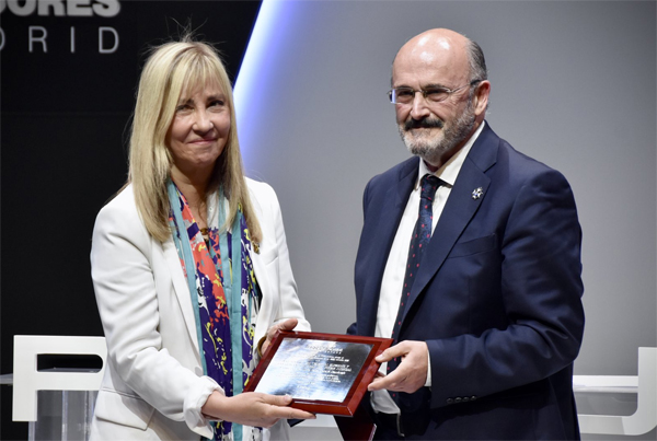Isabel Perelló y el presidente del CGPE, Ricardo Garrido Rodríguez