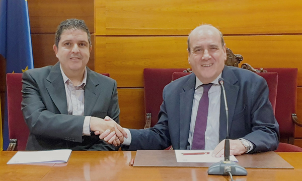 El director-gerente de la Fundación CITIC, Antonio Rojo Álvarez, y Augusto Pérez Cepeda-Vila, Decano del Colegio