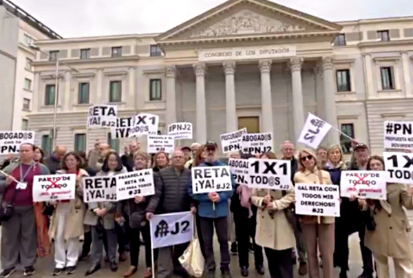 J2 Madrid realizó su Piquete Reivindicativo número 30 frente al Congreso de los Diputados