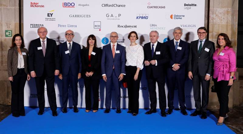 Patricia Valentí (Esade Alumni), Jesús Remón (Uría Menéndez), Rafael Fontana (Cuatrecasas), Sonia Lacalle (Cáritas), Rubén Ferrer (Club de Derecho de Esade Alumni), Lucía García Rico (Diplomática) Manuel Martín (Fundación Fernando Pombo), Andrés Botella (Fluidra), Pablo Pernía (VidaCaixa), Núria Pons (Club de Derecho de Esade Alumni)