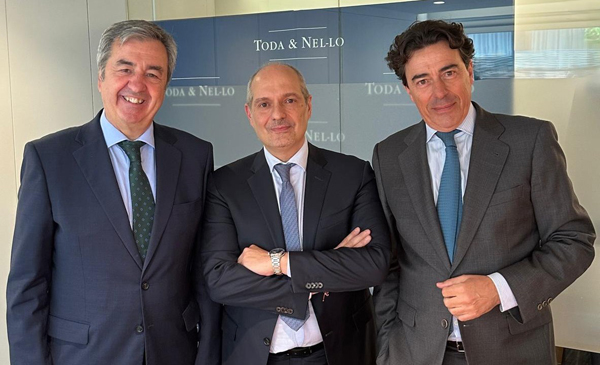 Ignacio Toda, socio fundador y codirector de Derecho Administrativo, Javier Ramón, nuevo socio, y José María Buxeda, socio y miembro del Comité Ejecutivo de Toda & Nel-lo