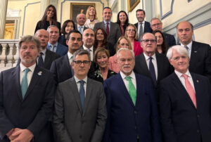 Salvador González, presidente del Consejo General de la Abogacía Española; Félix Bolaños, ministro de la Presidencia, Justicia y Relaciones con las Cortes; Juan Bautista Mahiques, ministro de Justicia de República Argentina y Carlos Alberto Andreucci, presidente de la Unión Iberoamericana de Colegios y Agrupaciones de Abogados (UIBA).