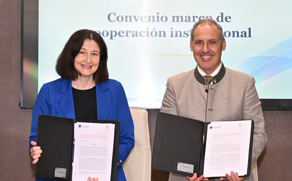 La presidenta del Consejo General del Notariado, Concepción Pilar Barrio Del Olmo, y Eugenio Ribón, decano del ICAM