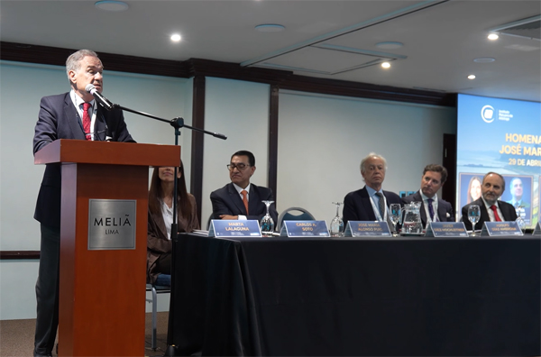 homenaje a José María Alonso