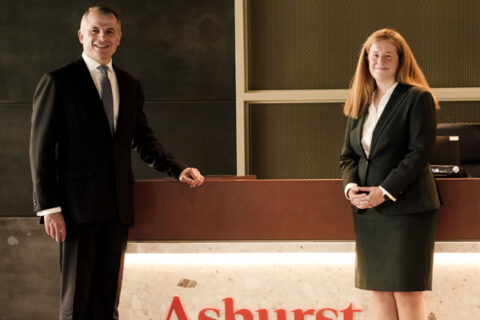Paul Jenkins (CEO) y Karen Davies (Presidenta Global)