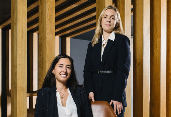 Covadonga Garralda y María Varela 
