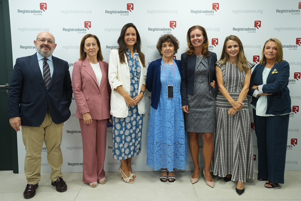 Luis Benavide; Pilar Rodríguez; Dulce Calvo; Paz García; Rosario Jiménez; Teresa López; Maria Luz Sánchez-Jauregui