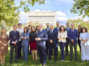 Alfonso Labella Medina y los representantes electos de la futura de la Junta de Gobierno del Colegio de Abogados de Granada